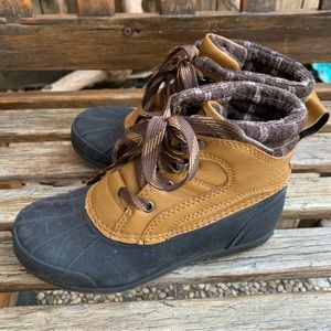 Magellan outdoor boys boots size 1, waterproof, fleece lining- Brown/black